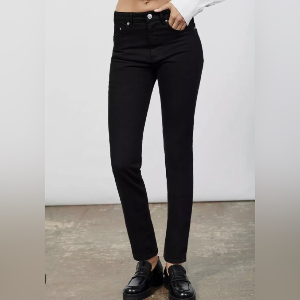 ZARA The 90’s Slim Black Jeans Size 6